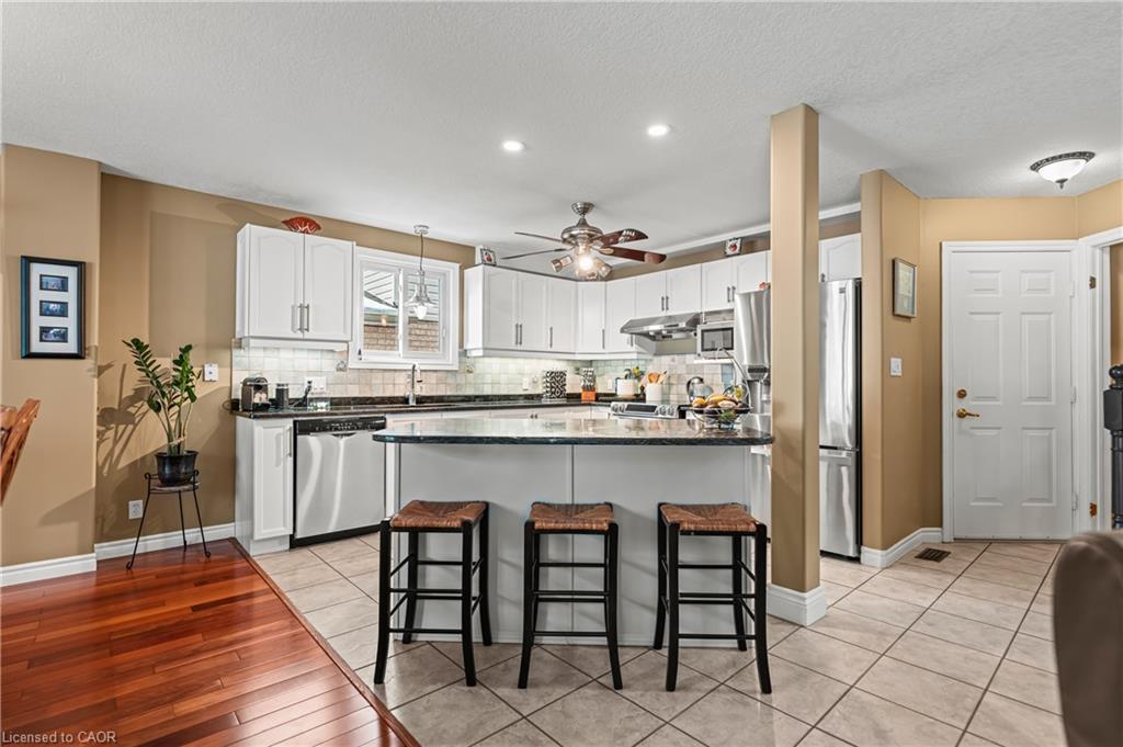44 Dineen Court, Kitchener, ON - Indoor Photo Showing Kitchen With Upgraded Kitchen