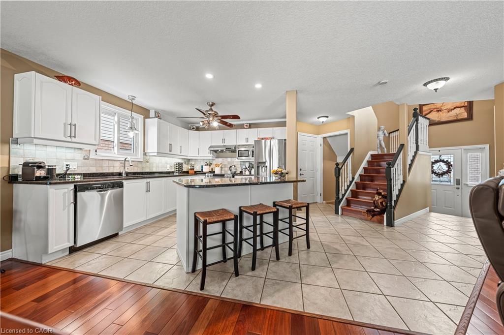 44 Dineen Court, Kitchener, ON - Indoor Photo Showing Kitchen