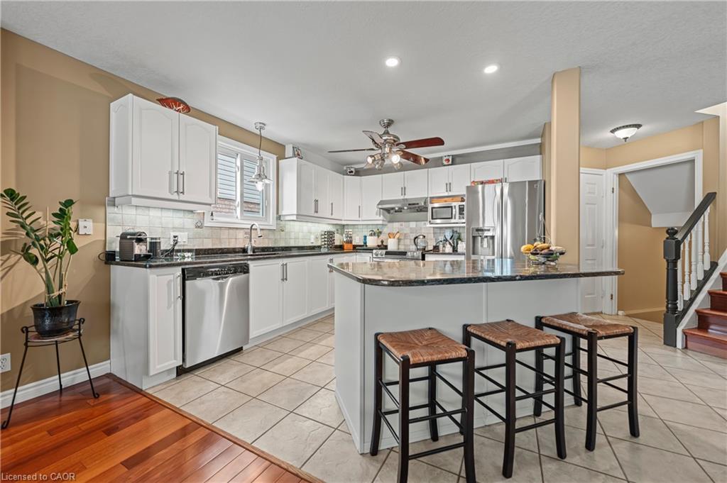 44 Dineen Court, Kitchener, ON - Indoor Photo Showing Kitchen