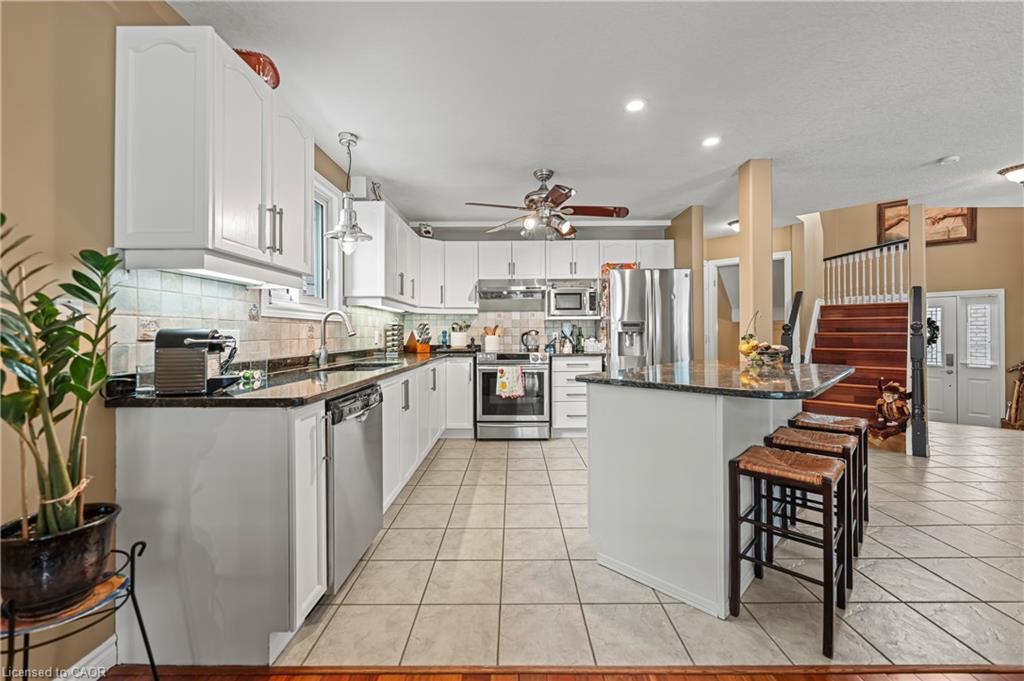 44 Dineen Court, Kitchener, ON - Indoor Photo Showing Kitchen With Upgraded Kitchen