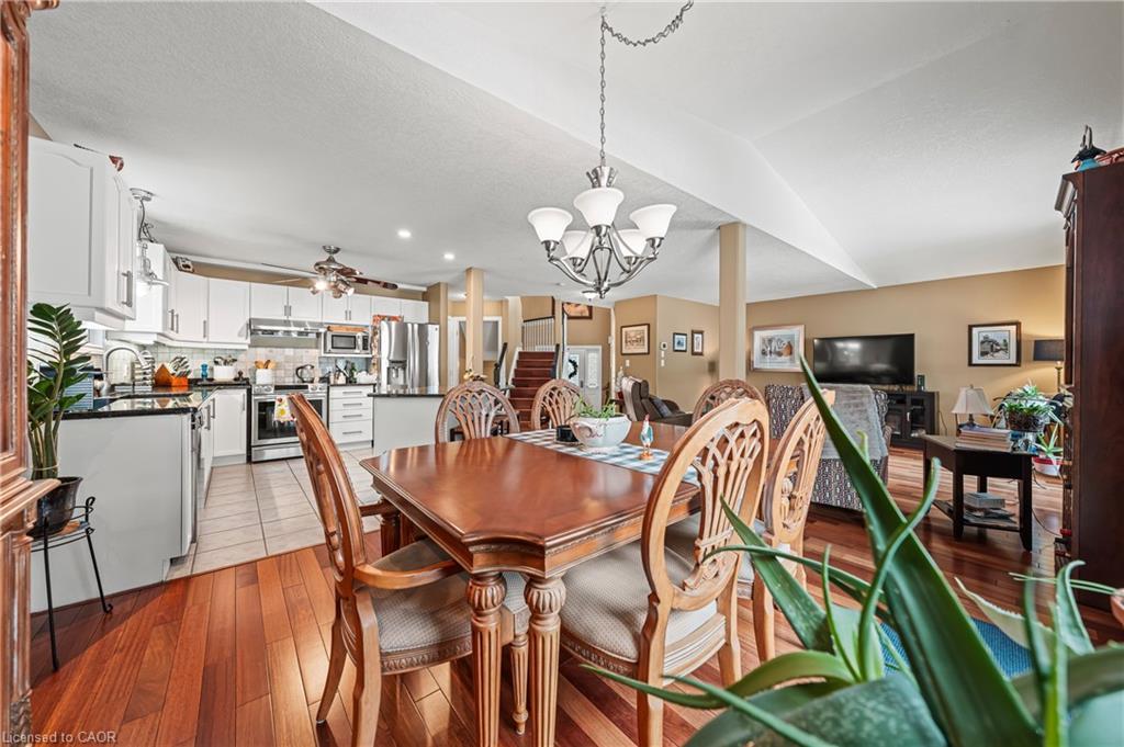 44 Dineen Court, Kitchener, ON - Indoor Photo Showing Dining Room
