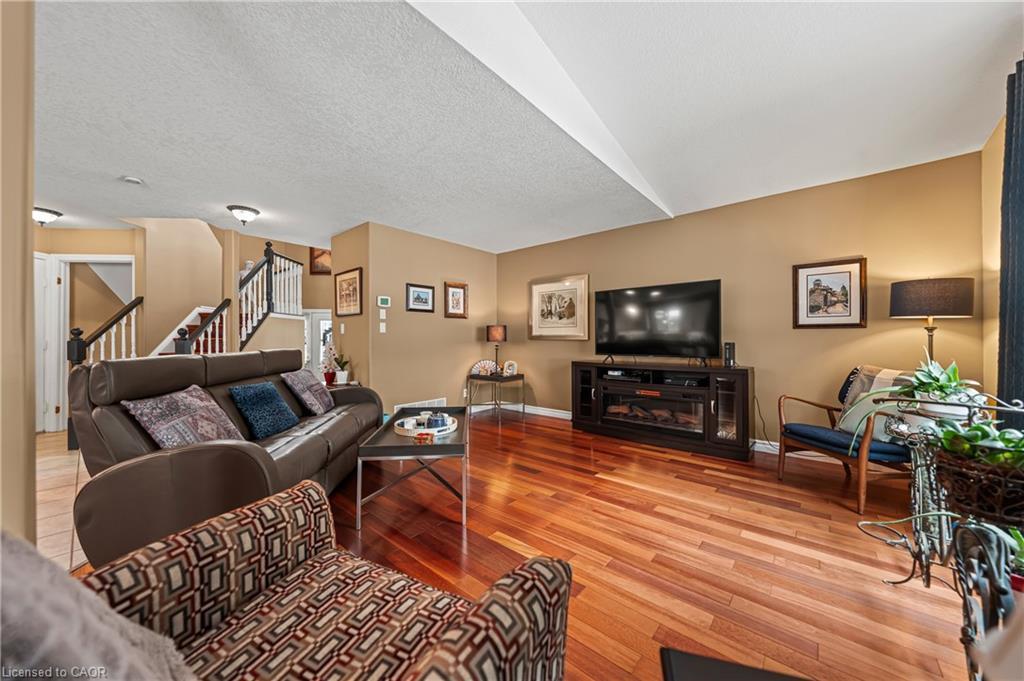 44 Dineen Court, Kitchener, ON - Indoor Photo Showing Living Room