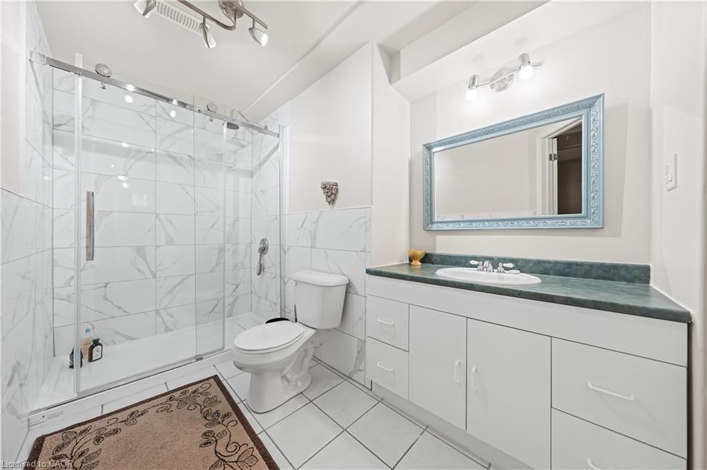 44 Dineen Court, Kitchener, ON - Indoor Photo Showing Bathroom