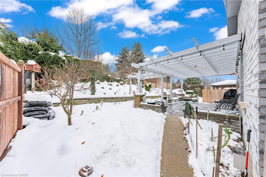 44 Dineen Court, Kitchener, ON - Outdoor