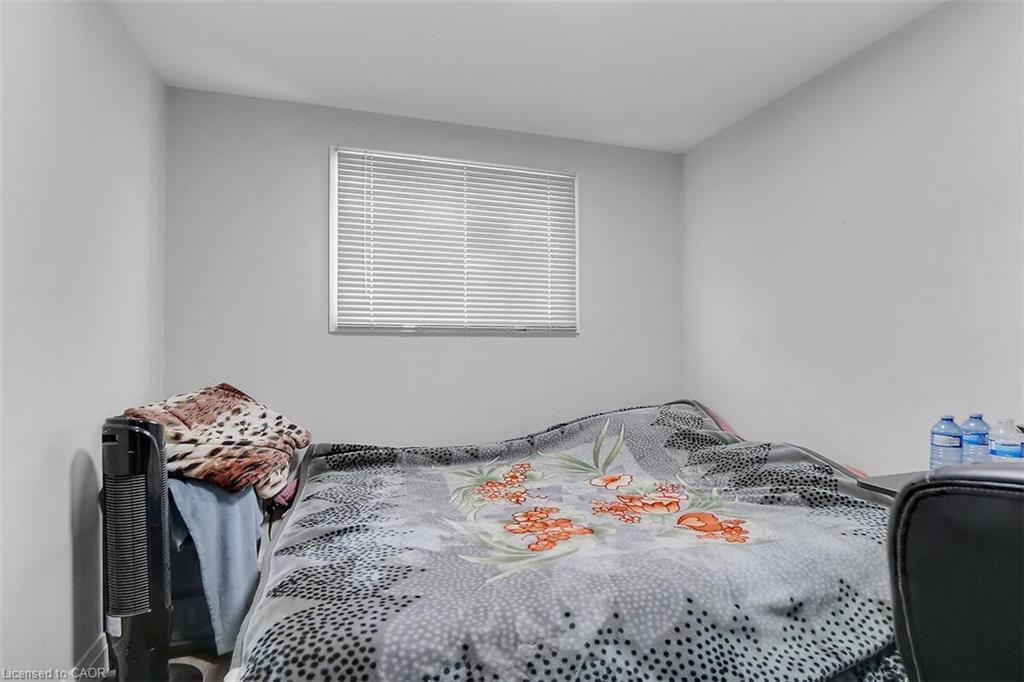17 Locust Crescent, London, ON - Indoor Photo Showing Bedroom