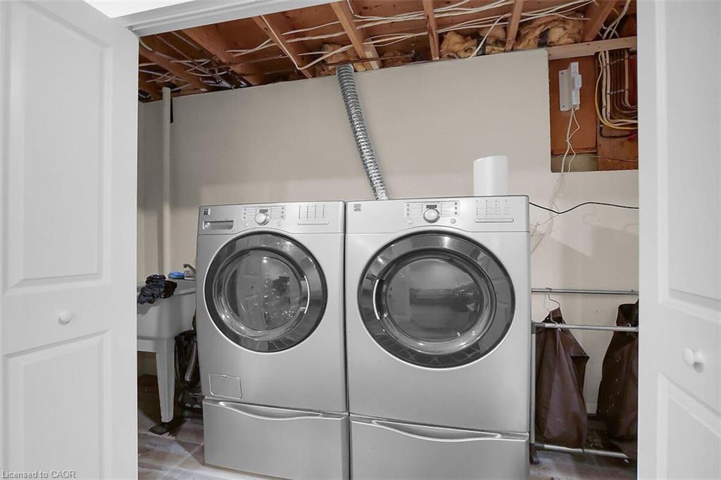 17 Locust Crescent, London, ON - Indoor Photo Showing Laundry Room