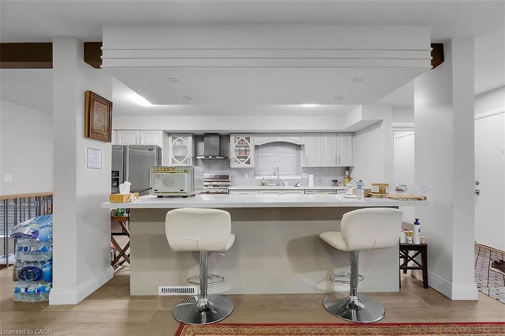 17 Locust Crescent, London, ON - Indoor Photo Showing Kitchen