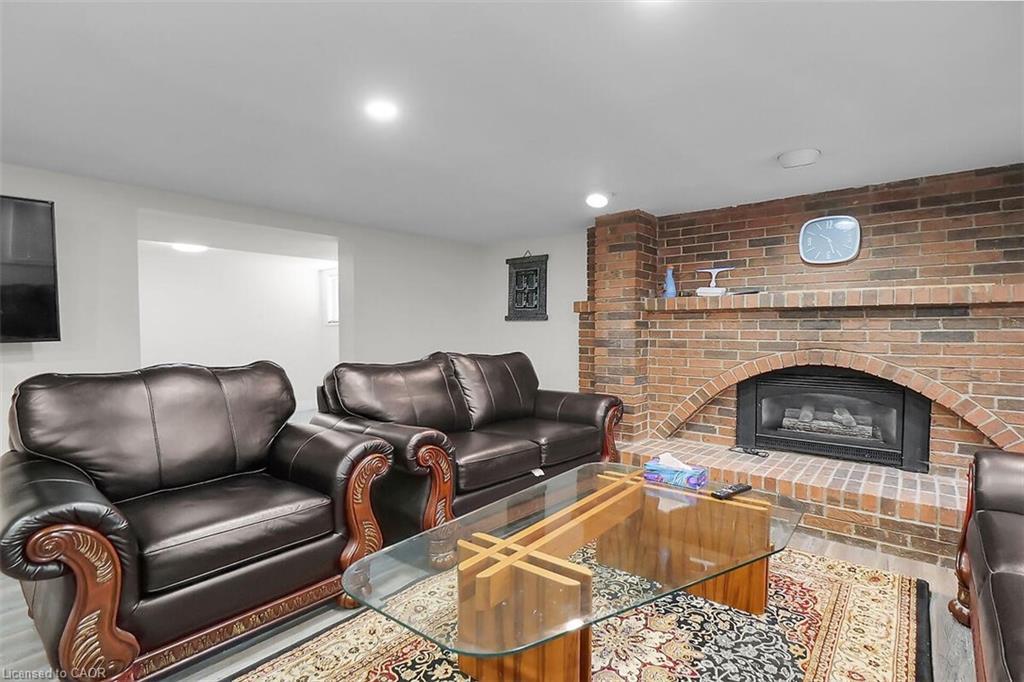 17 Locust Crescent, London, ON - Indoor Photo Showing Living Room With Fireplace