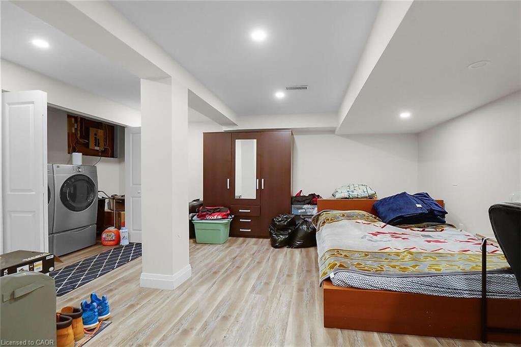 17 Locust Crescent, London, ON - Indoor Photo Showing Bedroom