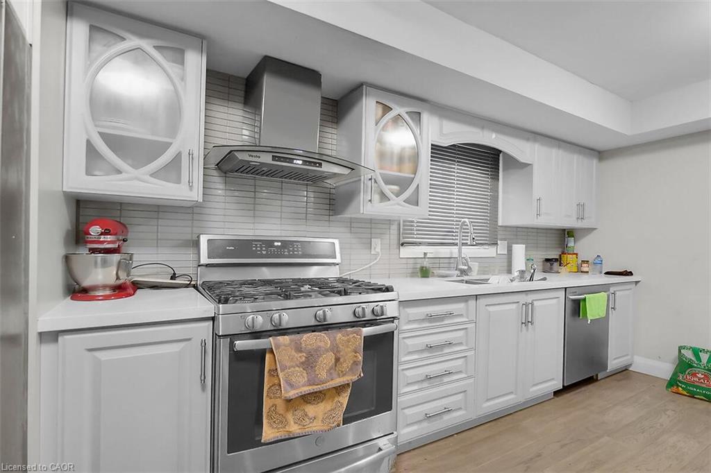 17 Locust Crescent, London, ON - Indoor Photo Showing Kitchen