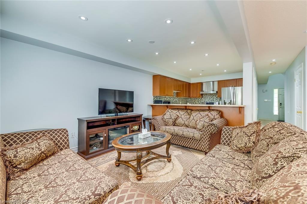 4084 Kryzan Drive, Burlington, ON - Indoor Photo Showing Living Room