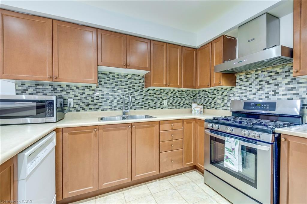 4084 Kryzan Drive, Burlington, ON - Indoor Photo Showing Kitchen With Double Sink