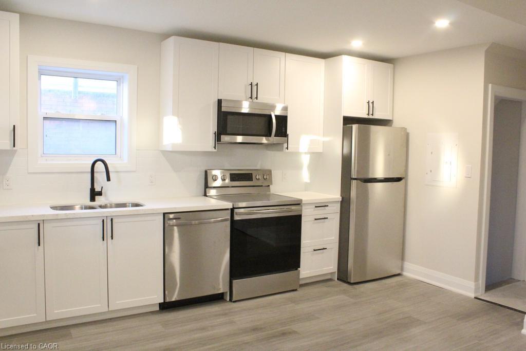 1-155 Prospect Street N, Hamilton, ON - Indoor Photo Showing Kitchen With Stainless Steel Kitchen With Double Sink