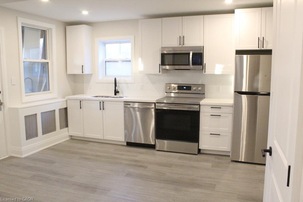 1-155 Prospect Street N, Hamilton, ON - Indoor Photo Showing Kitchen With Stainless Steel Kitchen