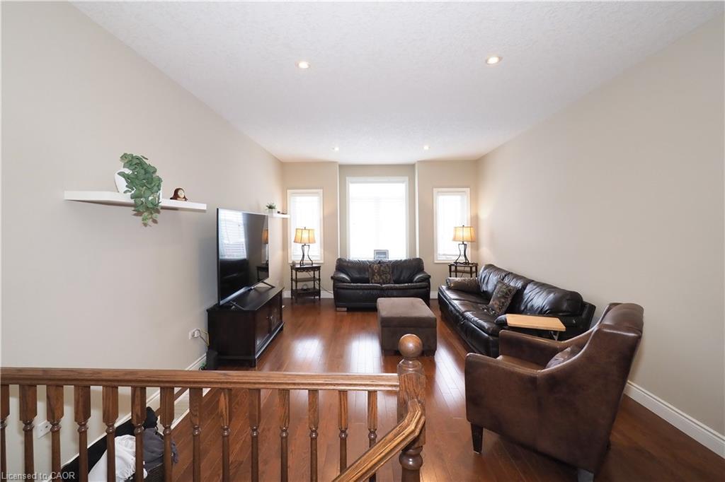 33 Huck Crescent, Kitchener, ON - Indoor Photo Showing Other Room