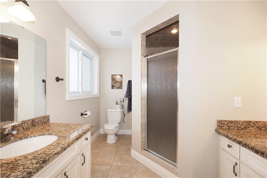 33 Huck Crescent, Kitchener, ON - Indoor Photo Showing Bathroom