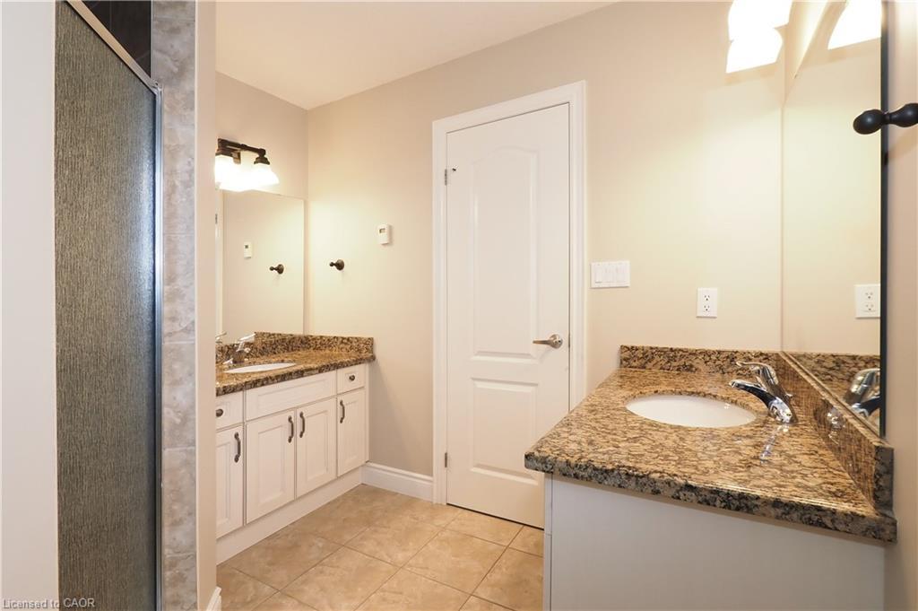 33 Huck Crescent, Kitchener, ON - Indoor Photo Showing Bathroom