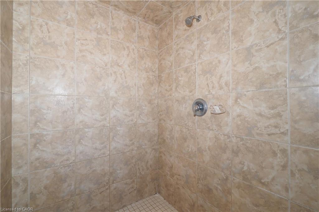 33 Huck Crescent, Kitchener, ON - Indoor Photo Showing Bathroom