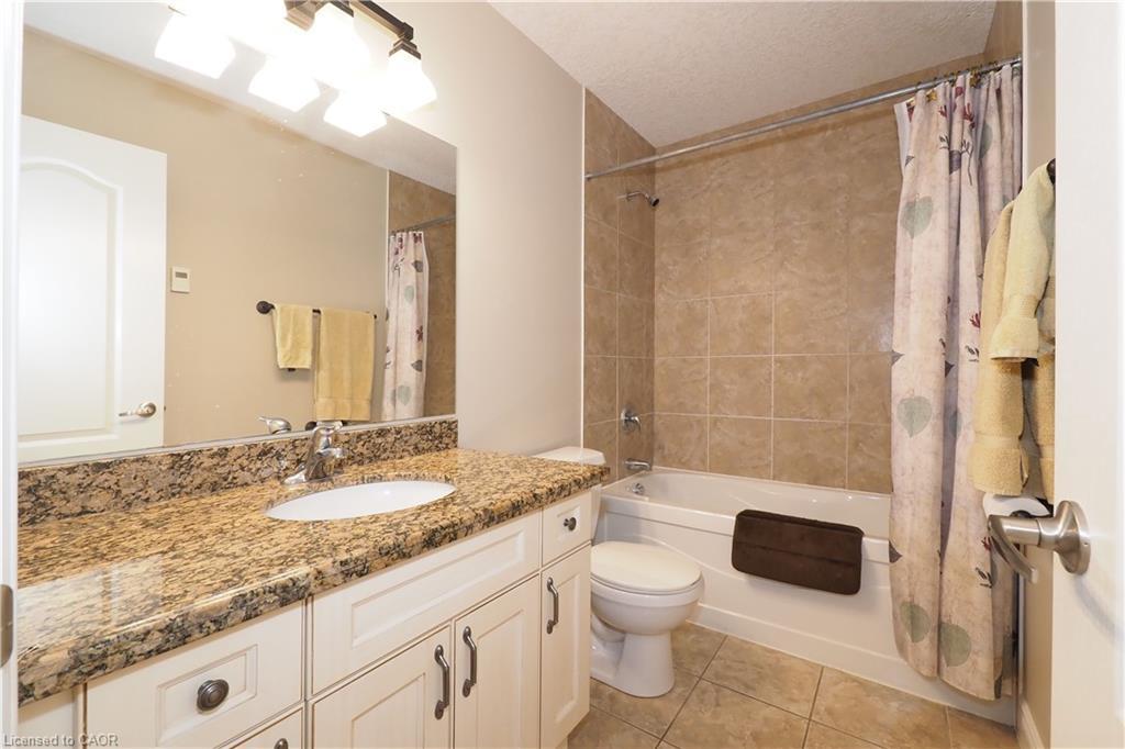 33 Huck Crescent, Kitchener, ON - Indoor Photo Showing Bathroom