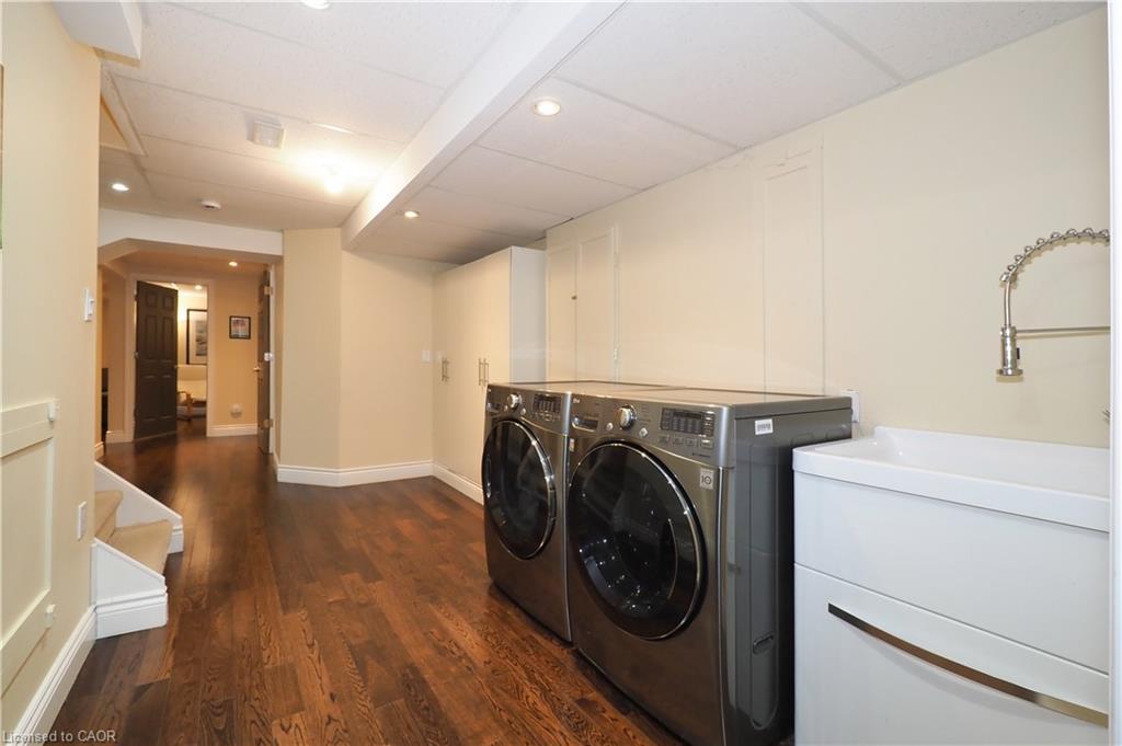 33 Huck Crescent, Kitchener, ON - Indoor Photo Showing Laundry Room