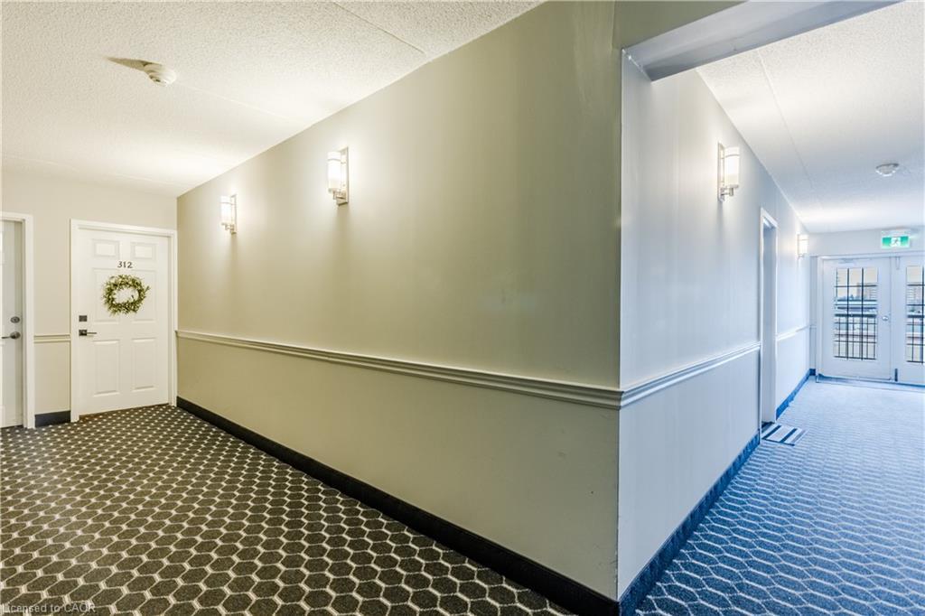311-1830 Walkers Line, Burlington, ON - Indoor Photo Showing Other Room