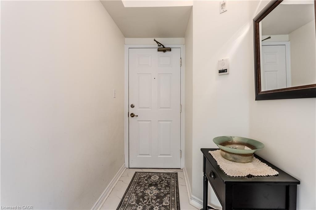 311-1830 Walkers Line, Burlington, ON - Indoor Photo Showing Other Room