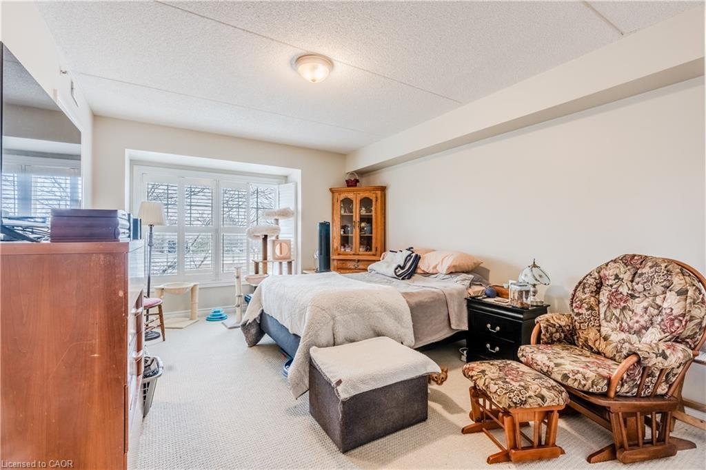 311-1830 Walkers Line, Burlington, ON - Indoor Photo Showing Bedroom