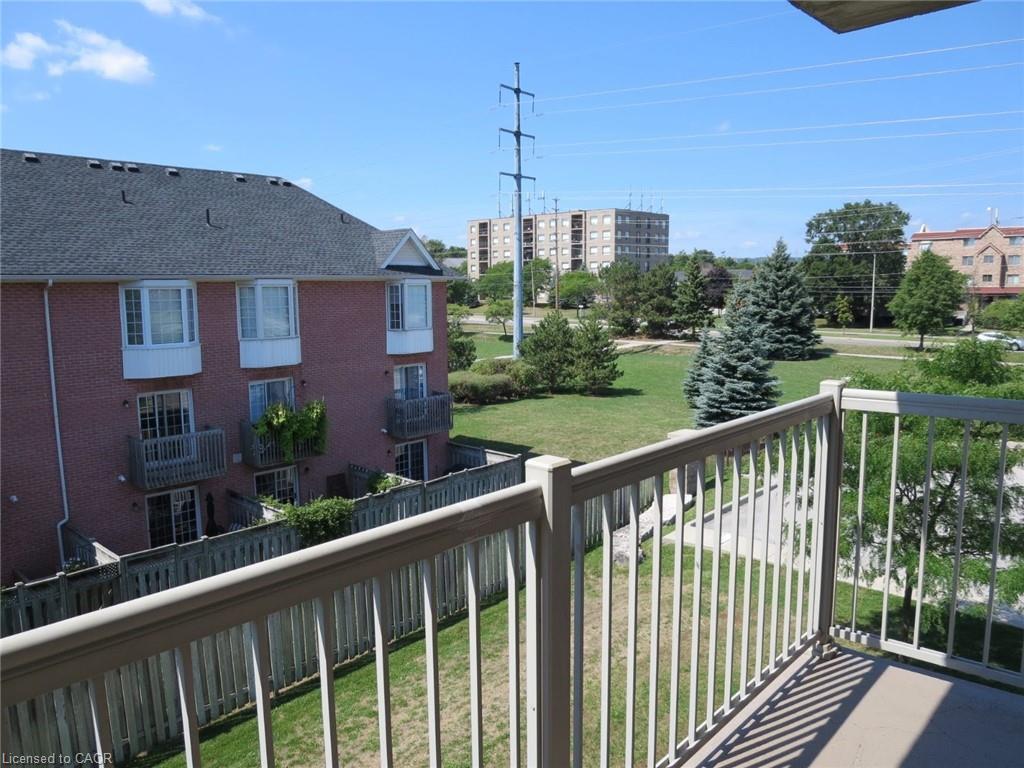 311-1830 Walkers Line, Burlington, ON - Outdoor