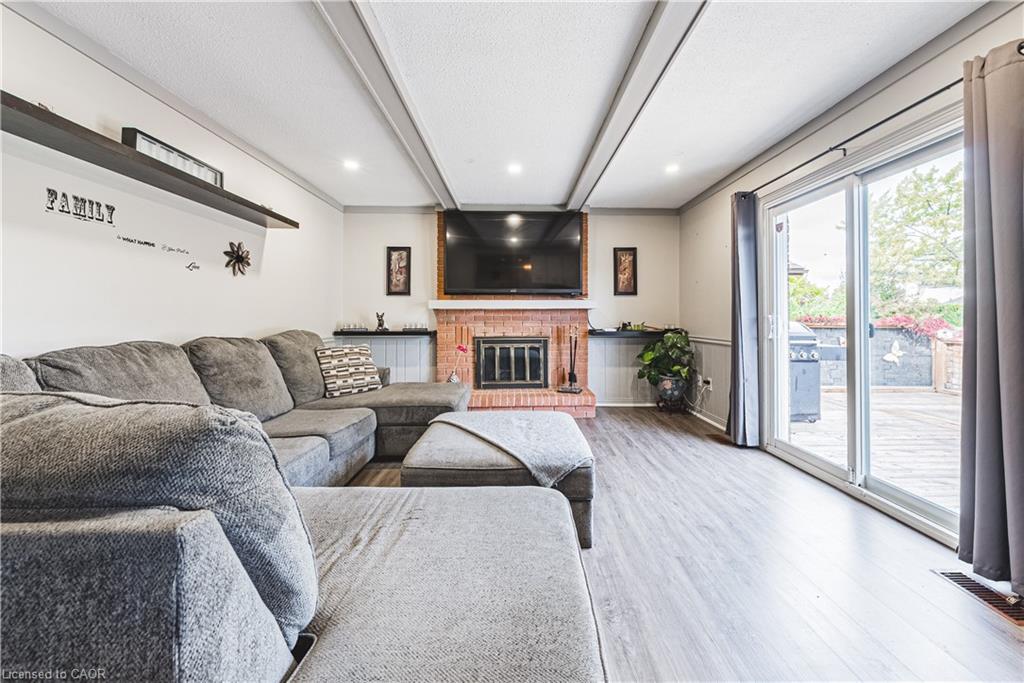 5 Bing Crescent, Stoney Creek, ON - Indoor Photo Showing Living Room With Fireplace
