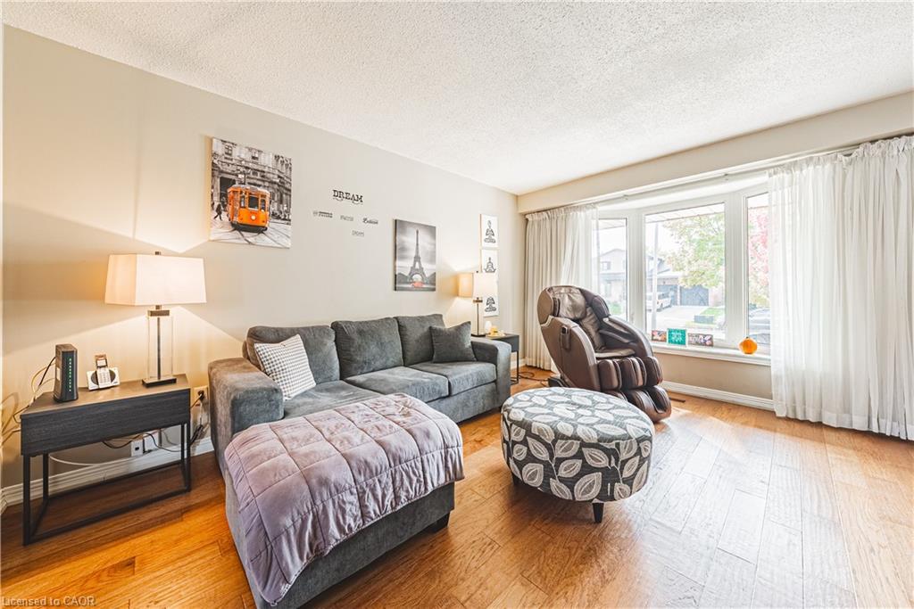 5 Bing Crescent, Stoney Creek, ON - Indoor Photo Showing Living Room