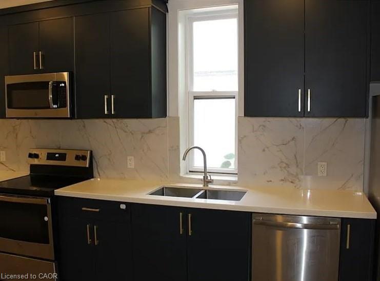 1-500 Main Street, Hamilton, ON - Indoor Photo Showing Kitchen With Double Sink With Upgraded Kitchen