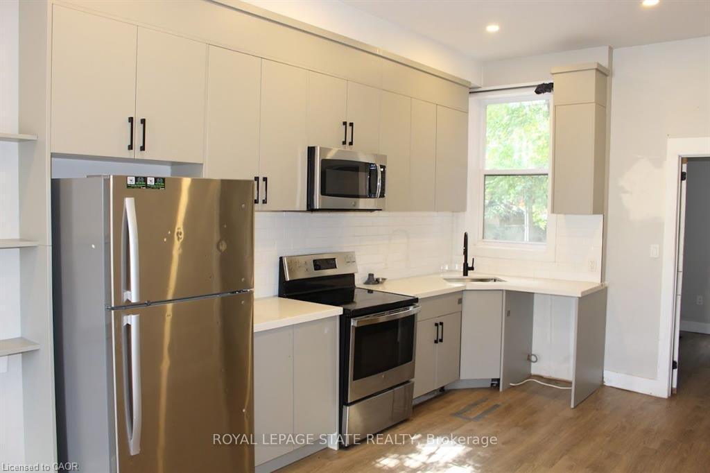 1-500 Main Street, Hamilton, ON - Indoor Photo Showing Kitchen