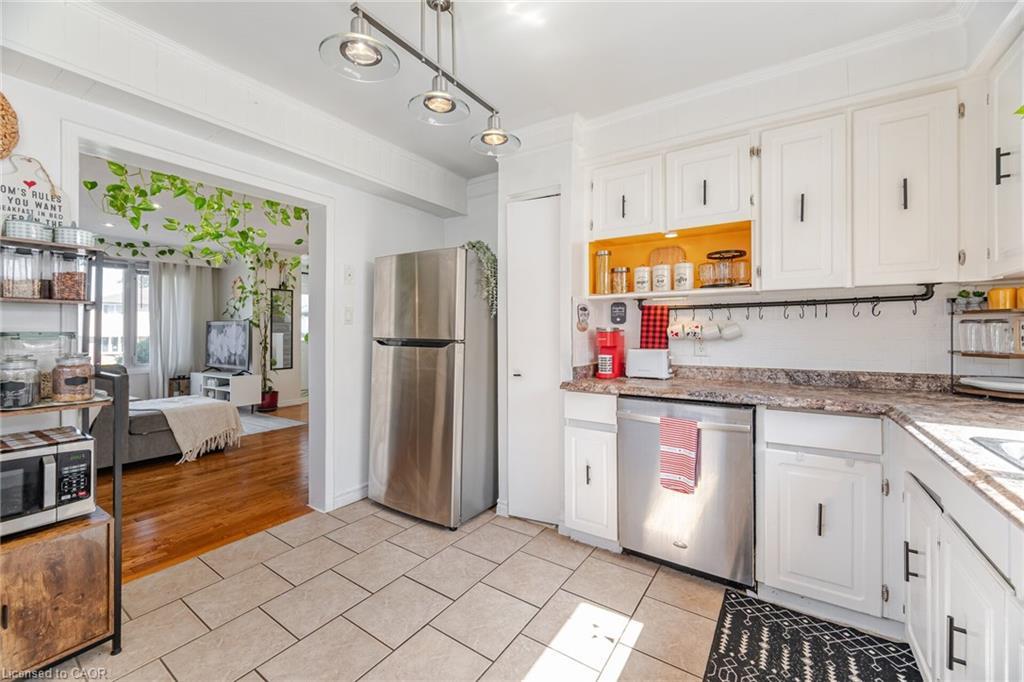 232 Durham Street, Oshawa, ON - Indoor Photo Showing Kitchen