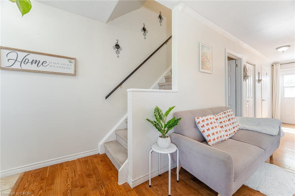 232 Durham Street, Oshawa, ON - Indoor Photo Showing Living Room