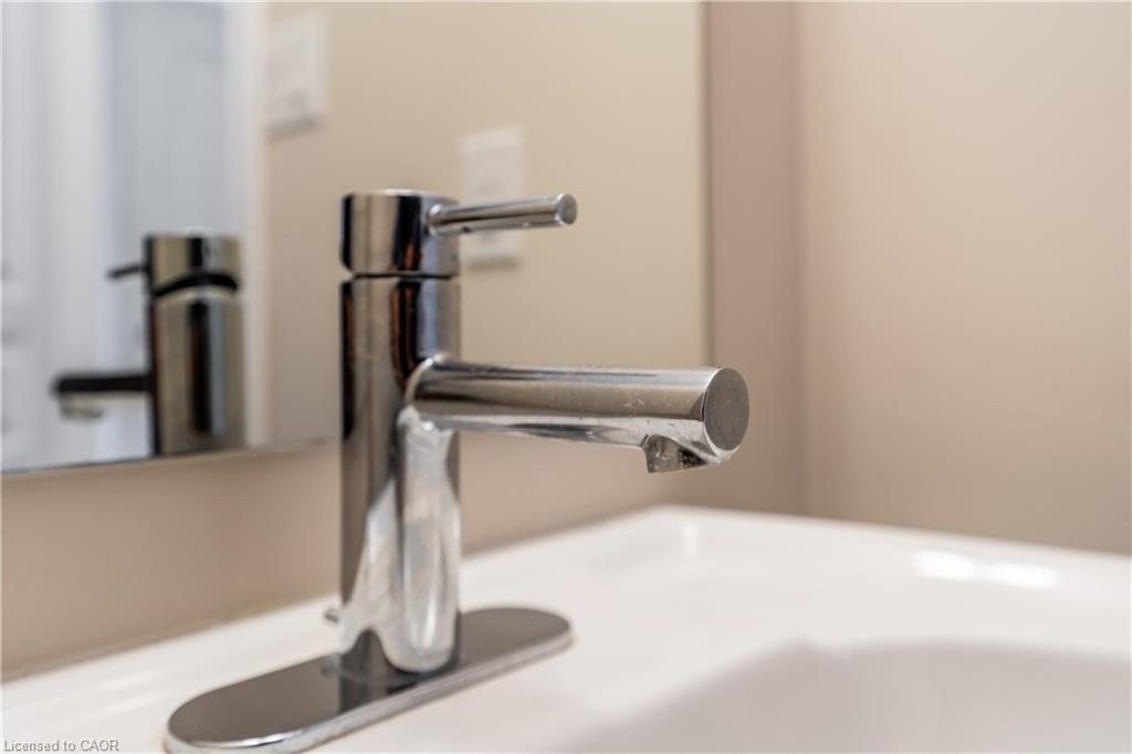 27 Waterview Lane, Grimsby, ON - Indoor Photo Showing Laundry Room