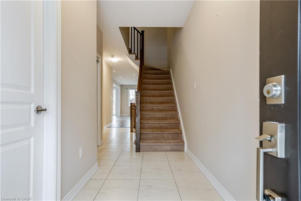 27 Waterview Lane, Grimsby, ON - Indoor Photo Showing Other Room