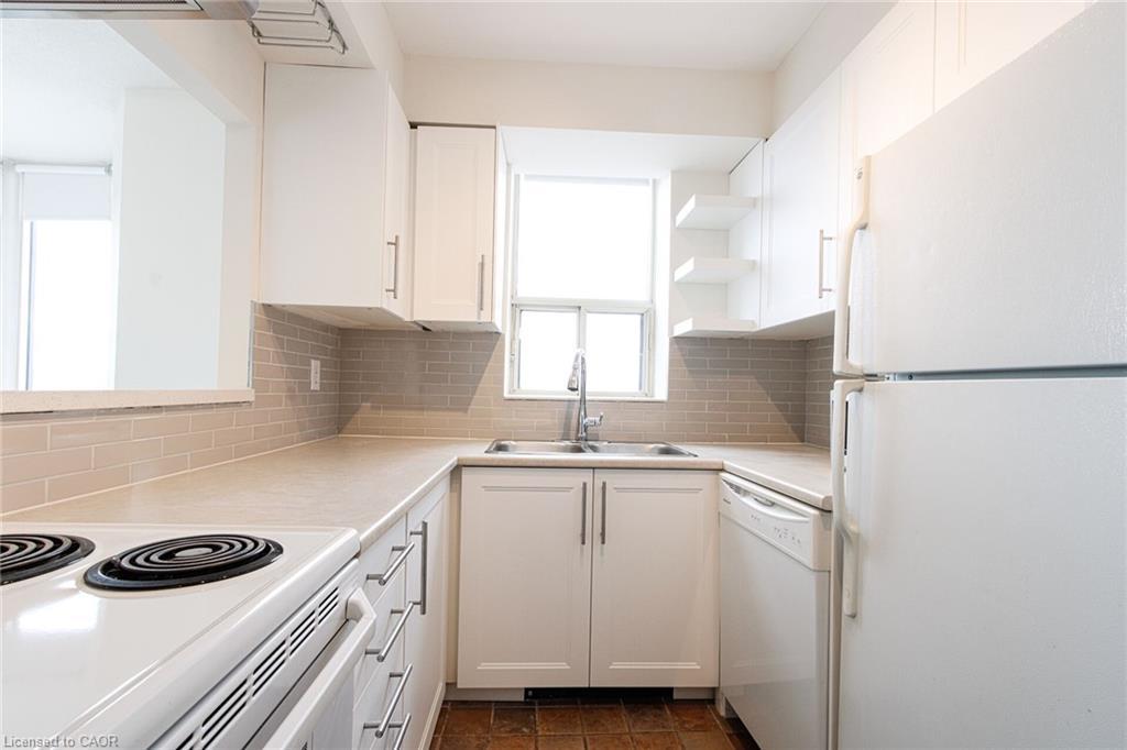 1914-1270 Maple Crossing Boulevard, Burlington, ON - Indoor Photo Showing Kitchen With Double Sink