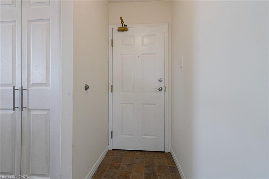 1914-1270 Maple Crossing Boulevard, Burlington, ON - Indoor Photo Showing Other Room