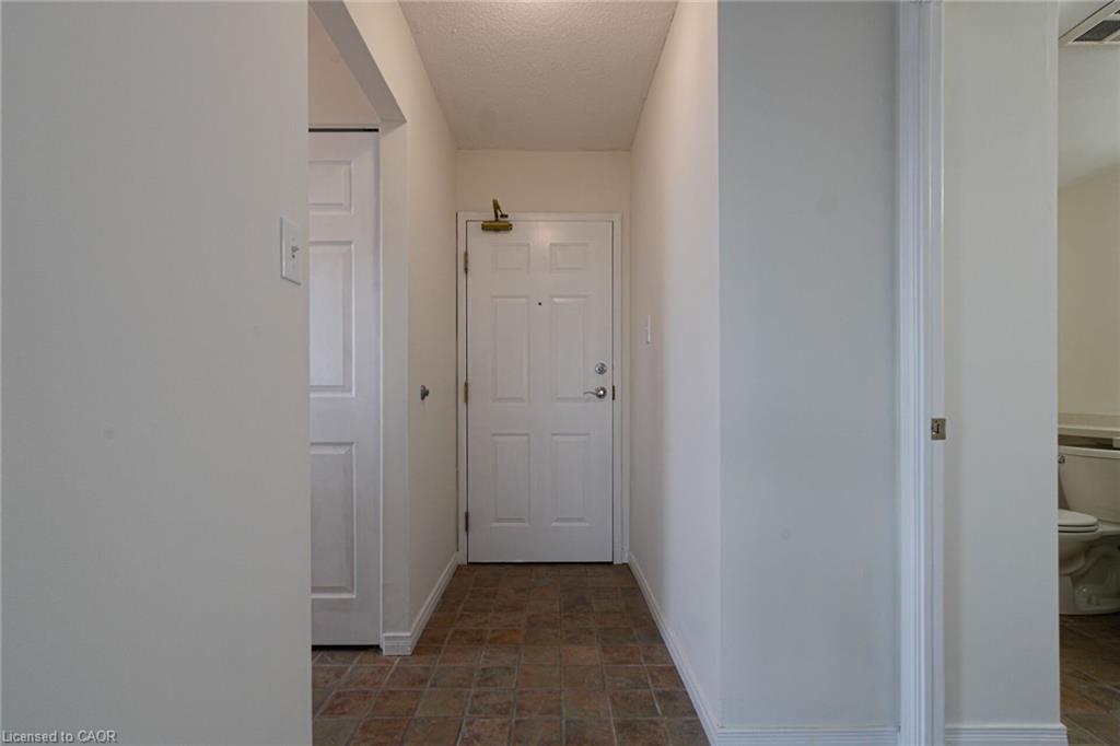 1914-1270 Maple Crossing Boulevard, Burlington, ON - Indoor Photo Showing Other Room