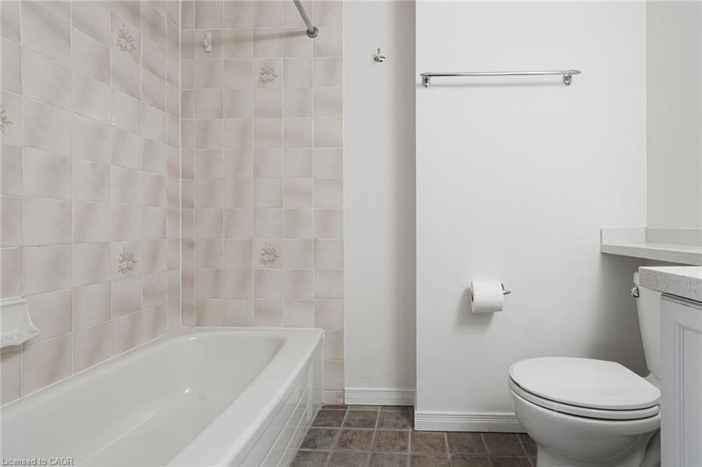 1914-1270 Maple Crossing Boulevard, Burlington, ON - Indoor Photo Showing Bathroom