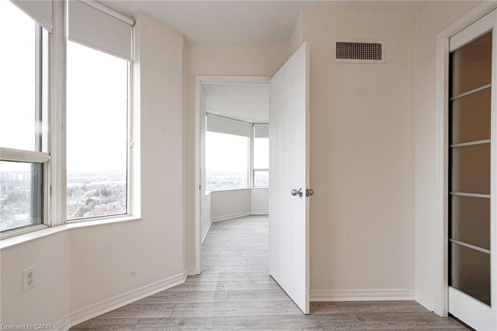 1914-1270 Maple Crossing Boulevard, Burlington, ON - Indoor Photo Showing Other Room