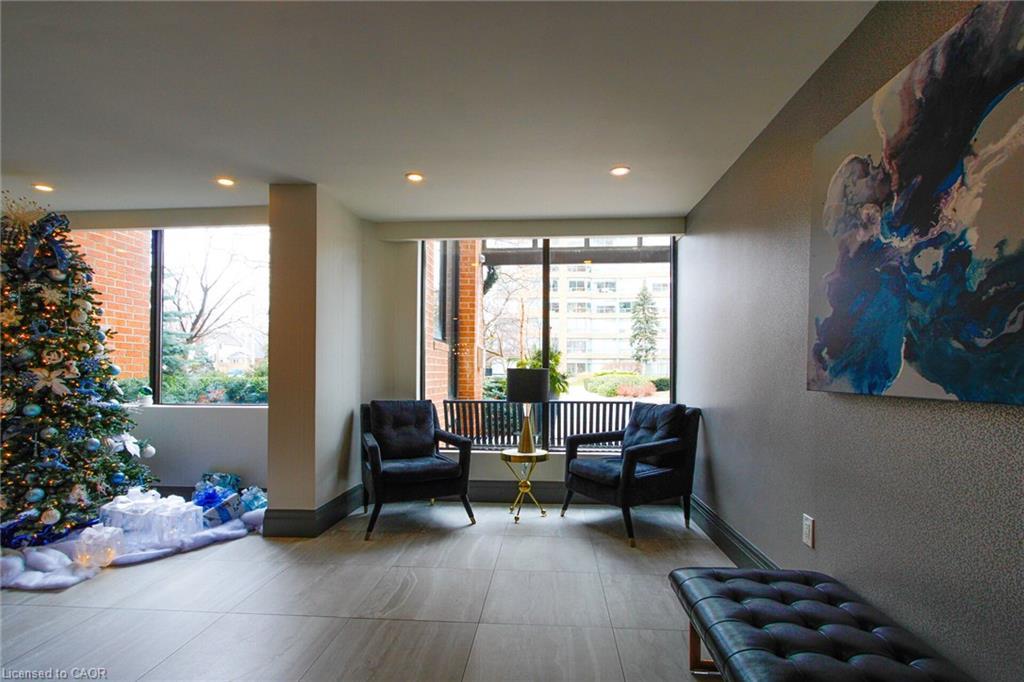 1914-1270 Maple Crossing Boulevard, Burlington, ON - Indoor