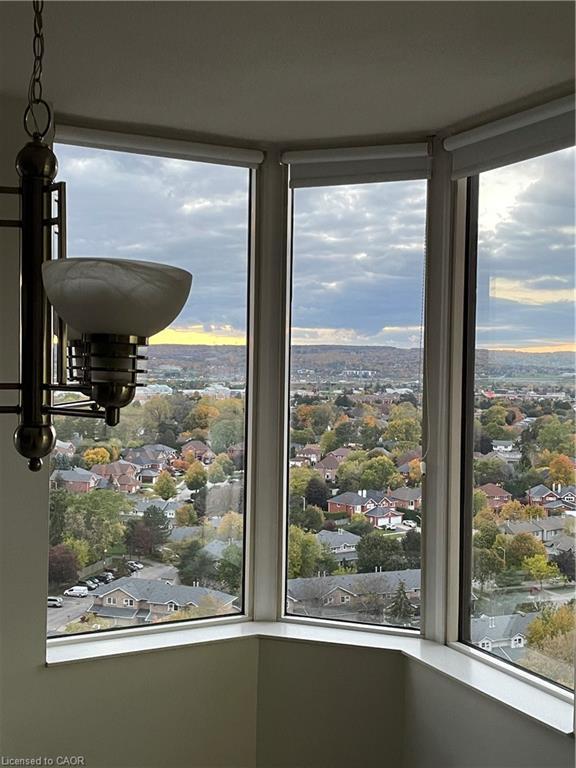 1914-1270 Maple Crossing Boulevard, Burlington, ON - Indoor Photo Showing Other Room