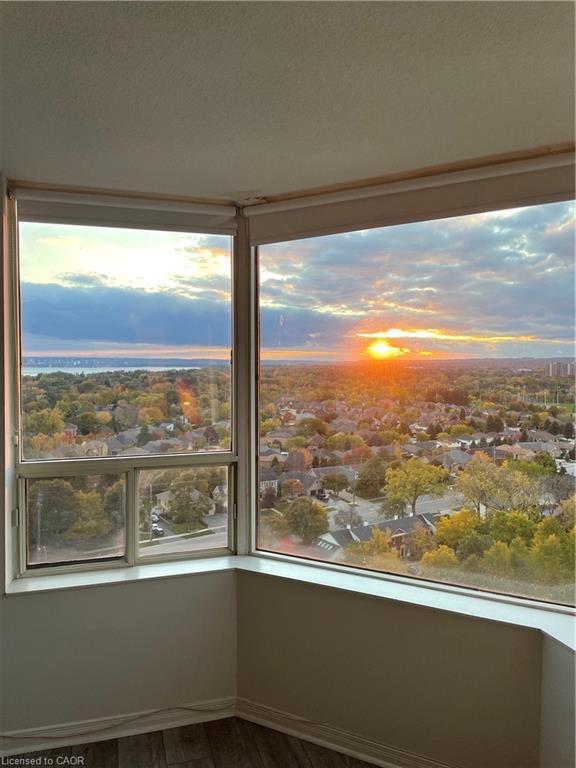 1914-1270 Maple Crossing Boulevard, Burlington, ON - Indoor Photo Showing Other Room