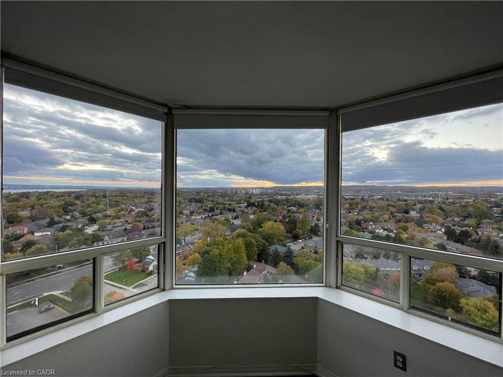 1914-1270 Maple Crossing Boulevard, Burlington, ON - Indoor Photo Showing Other Room