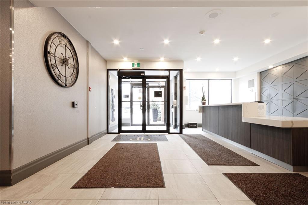 1914-1270 Maple Crossing Boulevard, Burlington, ON - Indoor Photo Showing Other Room