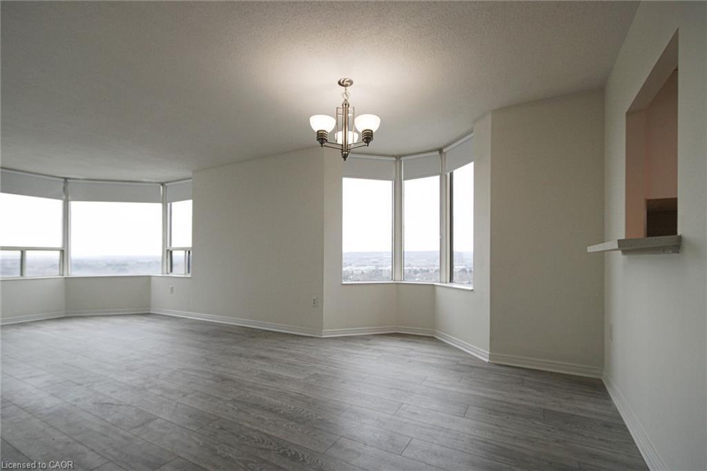 1914-1270 Maple Crossing Boulevard, Burlington, ON - Indoor Photo Showing Other Room