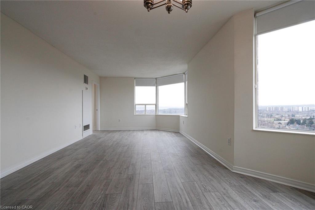 1914-1270 Maple Crossing Boulevard, Burlington, ON - Indoor Photo Showing Other Room