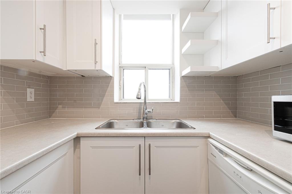 1914-1270 Maple Crossing Boulevard, Burlington, ON - Indoor Photo Showing Kitchen With Double Sink