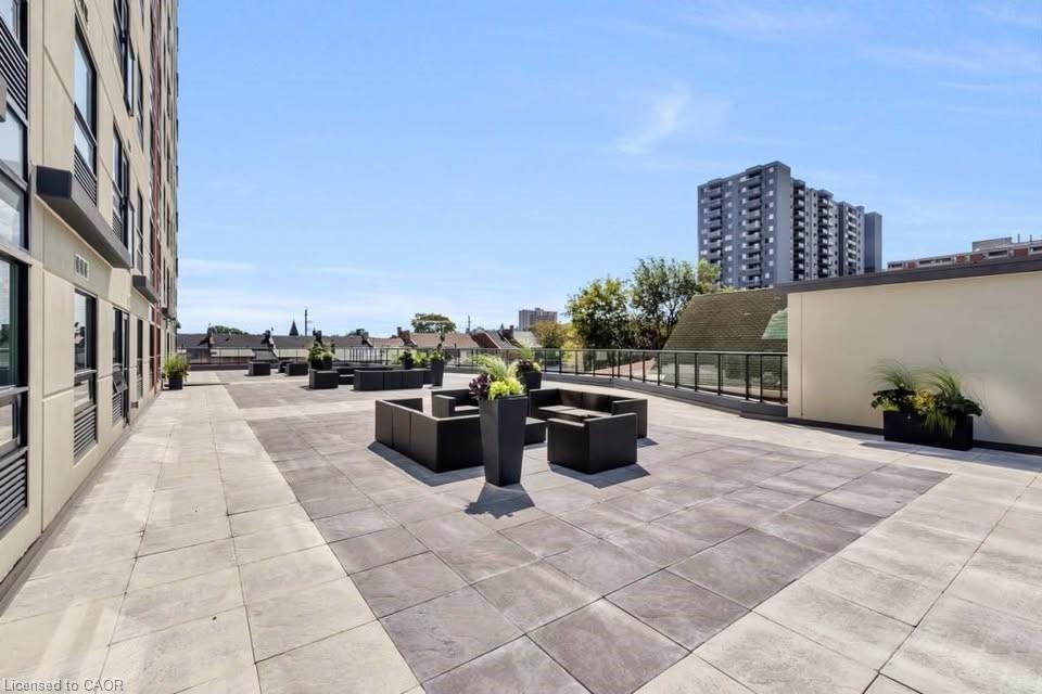 1002-220 Cannon Street E, Hamilton, ON - Outdoor